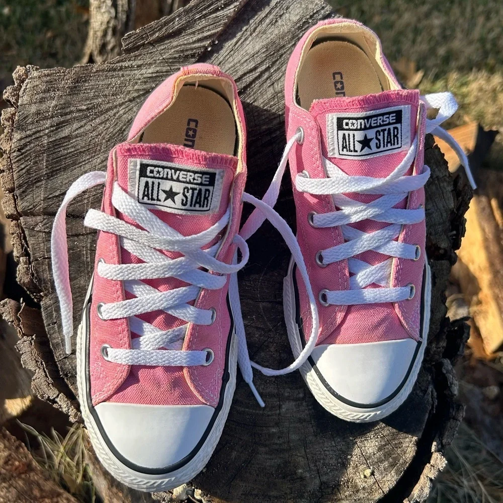 Converse All Star Chuck Taylor Pink Sneakers with White Accents youth‎ Sz-2. I